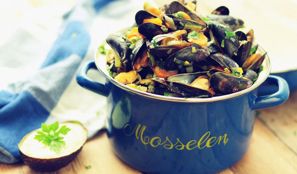 Gekookte-zeeuwse-mosselen-met-avocado-yoghurt-dip